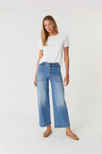 Load image into Gallery viewer, Camille Exposed Button Wide Leg Jean
