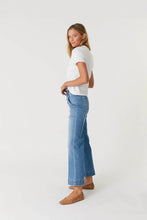 Load image into Gallery viewer, Camille Exposed Button Wide Leg Jean
