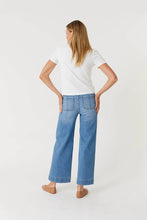 Load image into Gallery viewer, Camille Exposed Button Wide Leg Jean
